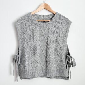 American Eagle grey cable knit sleeveless vest sweater